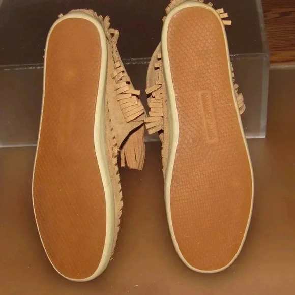 MINNIETONKA Women’s 457 Venice Ankle Booties Brown Suede Fringe Moccasin Shoes 6 - Picture 6 of 6